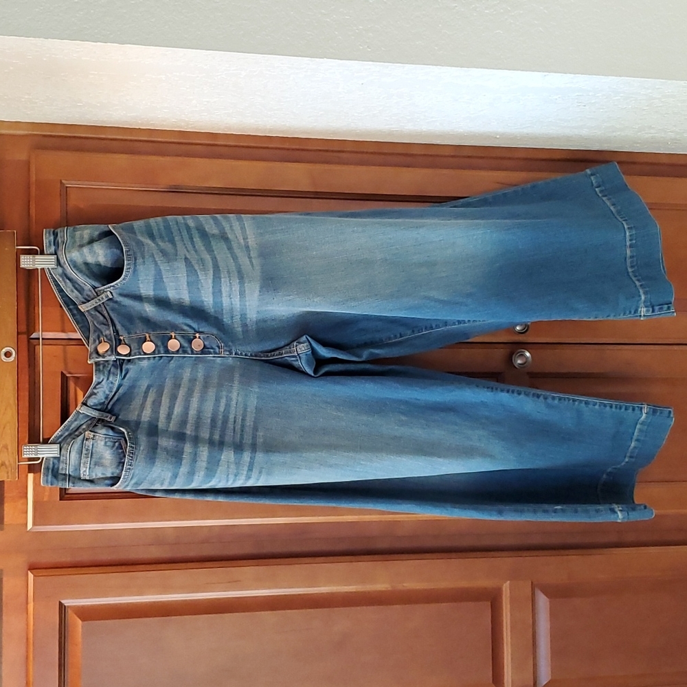 A.n.a. button front denim cropped jean. Size 16